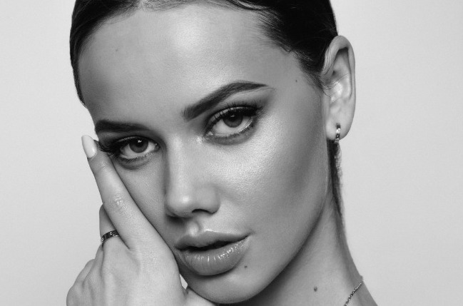 Krásné šperky a sexy žena: To je Cartier a Gášpárová