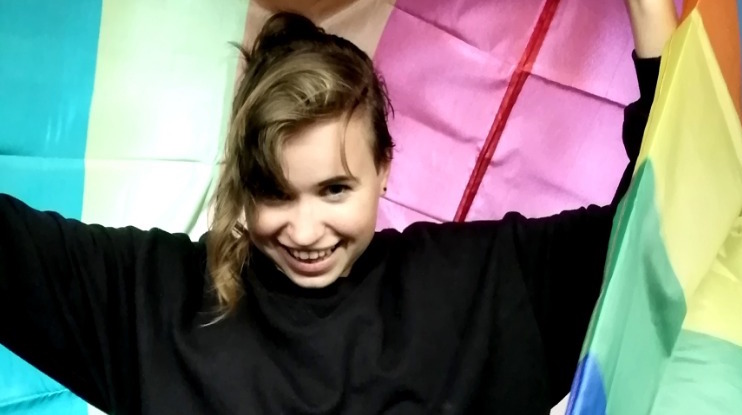 Na orientaci nezáleží, říká rapperka SharkaSs ve svém videu