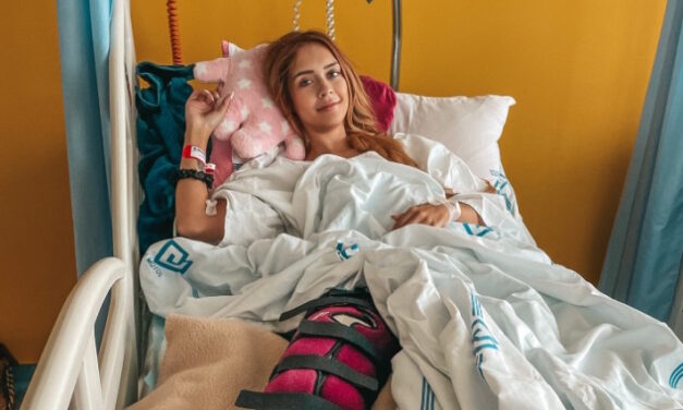 Modelka Kindlmanová leží v nemocnici: Během závodu ji na parkovišti srazilo auto
