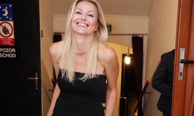 Pamela z Účastníků zájezdu v porotě na Muži roku