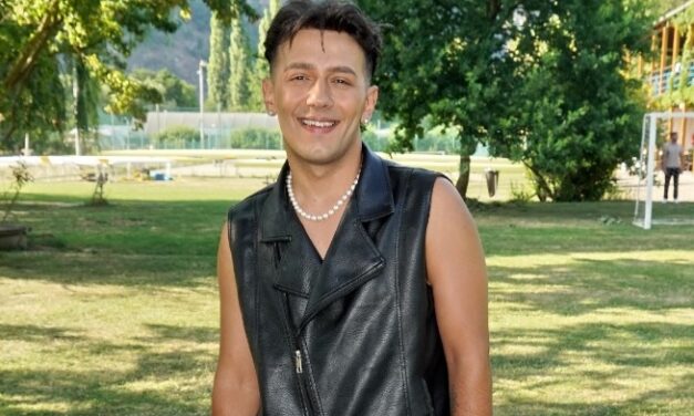 Z vrtulníku rovnou na pódium! Honza Bendig rozjel večer na soustředění soutěže Muž roku