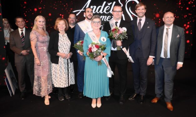 Zdravotníci ukázali odbornost i smysl pro humor. Andělem roku 2026 je Jarmila Korčáková